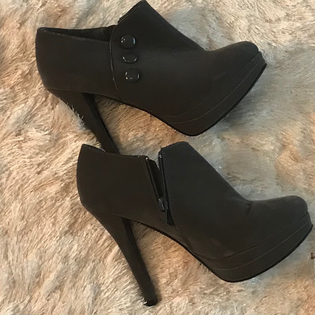 Gray Heel.